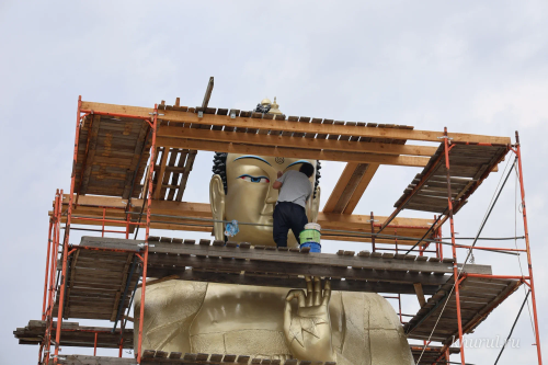 Work Continues on the Statue of Buddha Maitreya